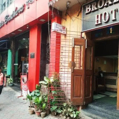 Broadway Hotel thumbnail 1
