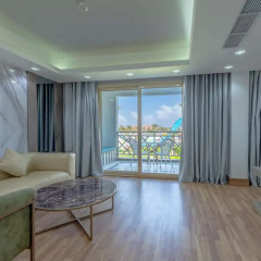 Titanic Palace - Families and Couples only - Bild 10