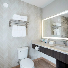 Pomeroy Inn & Suites Prince George