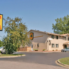 Super 8 by Wyndham Chaska thumbnail 25