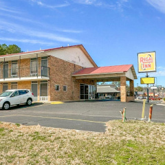 Regal Inn Guntersville Hwy 431 thumbnail 14