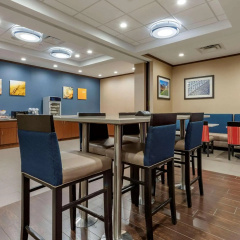 Comfort Inn & Suites Pittsburgh South thumbnail 28