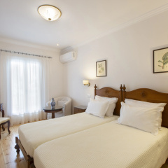 Despotiko Hotel thumbnail 3