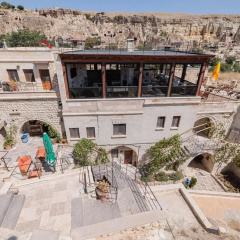 Canyon Cave Hotel