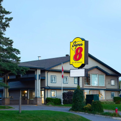 Super 8 by Wyndham Sault Ste Marie On thumbnail 25