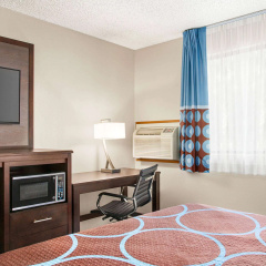 Super 8 by Wyndham Lenexa Overland Park/Mall Area thumbnail 7