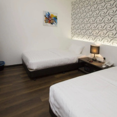 OYO 127 The Reeds Hotel thumbnail 32