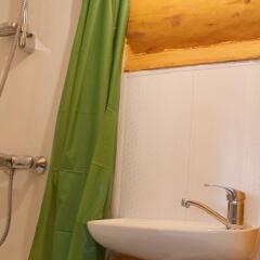 Гостиница Domik Na Volge в Никольском отзывы, цены и фото номеров - забронировать гостиницу Domik Na Volge онлайн Никольское ванная