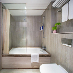 The Emperor Hotel - Bild 11