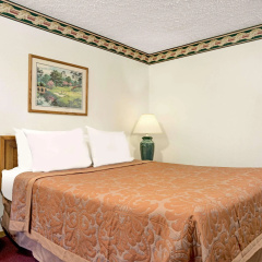 Super 8 by Wyndham Chaska thumbnail 20