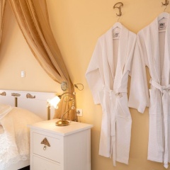 Marikas Deluxe Rooms thumbnail 2