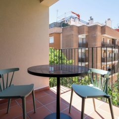 Limehome Barcelona Plaça Pirineus - Bild 14