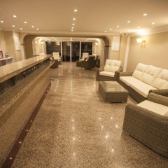 Comet De Luxe Hotel - Bild 2