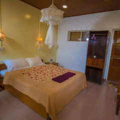 Teak Wood Hotel thumbnail 43