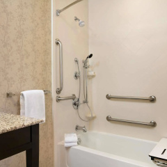 Hampton Inn & Suites Parkersburg Downtown thumbnail 9