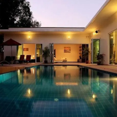 BYG Private Pool Villaat Phuket Town - Bild 8
