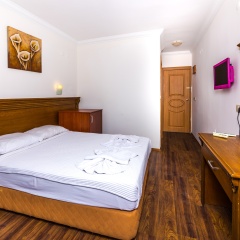 Honeymoon Hotel - Bild 2