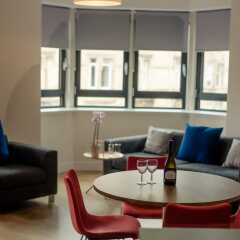 Отель PREMIER SUITES PLUS Glasgow Bath Street Великобритания, Глазго - отзывы, цены и фото номеров - забронировать отель PREMIER SUITES PLUS Glasgow Bath Street онлайн комната для гостей фото 2