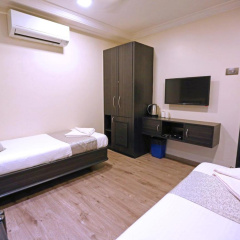 Gulf Hotel Colaba thumbnail 10