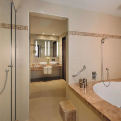 Avani Deira Dubai Hotel thumbnail 9