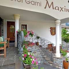 Garni Maximilian - Bild 1