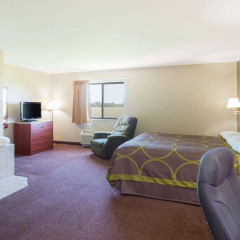 Super 8 by Wyndham Iola KS thumbnail 4