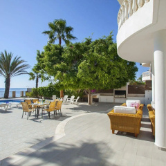 Sunset Beachfront Villa Meneou thumbnail 27