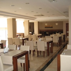 Mom Hotel - Bild 17