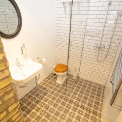 Jónshús Hotel Apartments in Reykjavik, Iceland from 244$, photos, reviews - zenhotels.com bathroom photo 3