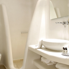 Aqua Blue Hotel thumbnail 9