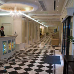 Queen's Court Hotel & Residence - Bild 2