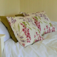 The Shepherds Hut thumbnail 5