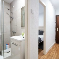 Design 2 Bedroom Flat Next to Pubilla Cases Metro - Bild 7