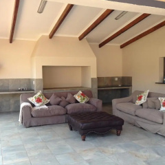 Manor Hills Guest Lodge