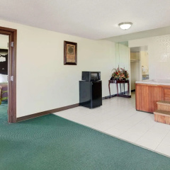 Super 8 By Wyndham Norman thumbnail 10