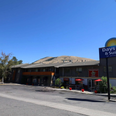 Days Inn and Suites by Wyndham Downtown Missoula-University