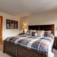 Woods Manor Condo thumbnail 48