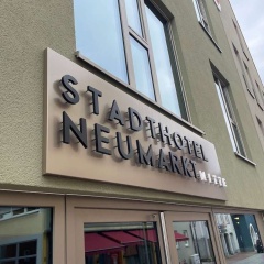 Stadthotel Neumarkt Mitte - Bild 1