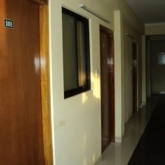 Yal's Town Inn thumbnail 13