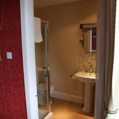 The Pines Guesthouse thumbnail 1
