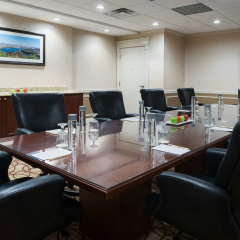 DoubleTree Suites by Hilton Hotel Cincinnati - Blue Ash