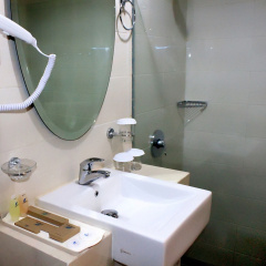 Marina Mamberamo Hotel thumbnail 8