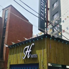 H Hotel thumbnail 2