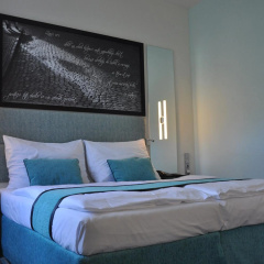 Red and Blue Design Hotel Prague - Bild 7