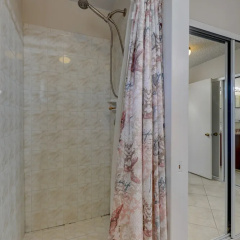 Luxurious 4BR House with Large Pool Near Strip - Bild 9
