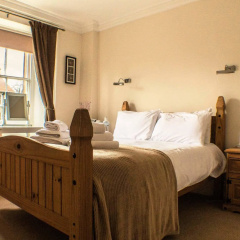 The Royal Oak Hotel thumbnail 2