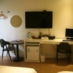 Y Hotel thumbnail 2