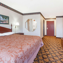 Super 8 by Wyndham Evansville North thumbnail 3