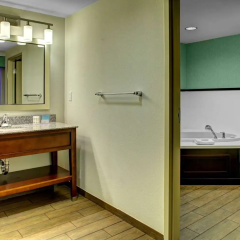 Hampton Inn & Suites Coconut Creek thumbnail 8