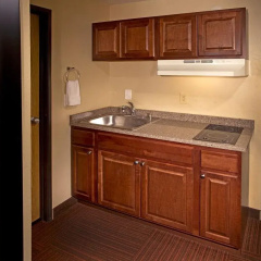 Red Lion Inn & Suites Federal Way thumbnail 9